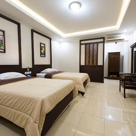 Hotel Wisma Djaja Syariah Bojonegoro Екстер'єр фото