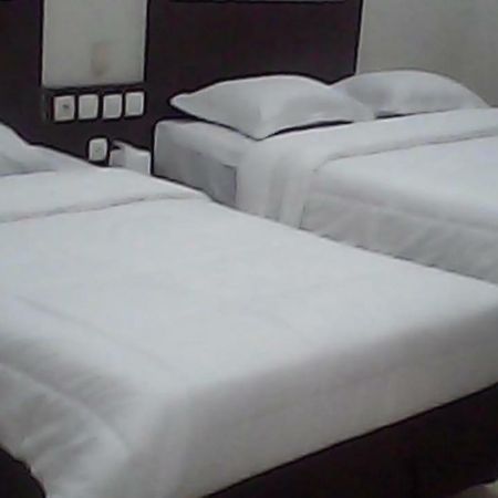 Hotel Wisma Djaja Syariah Bojonegoro Екстер'єр фото