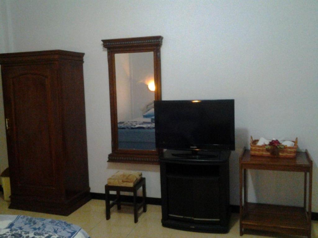Hotel Wisma Djaja Syariah Bojonegoro Номер фото