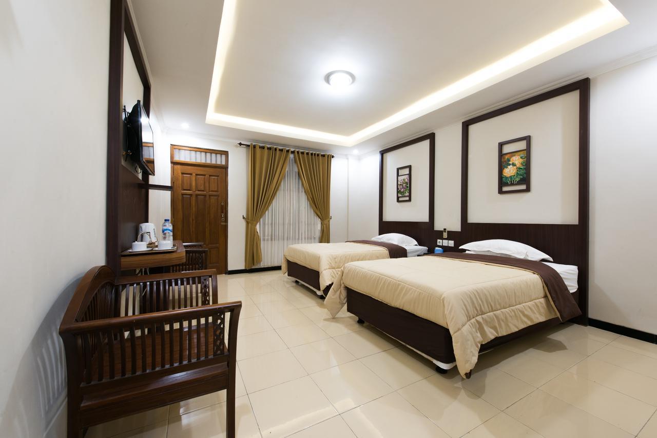 Hotel Wisma Djaja Syariah Bojonegoro Екстер'єр фото