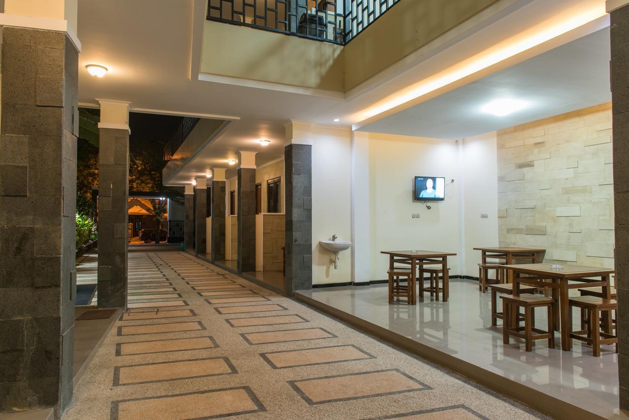 Hotel Wisma Djaja Syariah Bojonegoro Екстер'єр фото