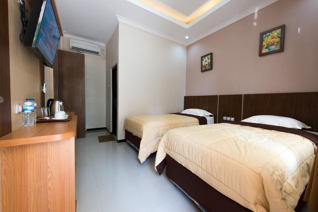 Hotel Wisma Djaja Syariah Bojonegoro Екстер'єр фото