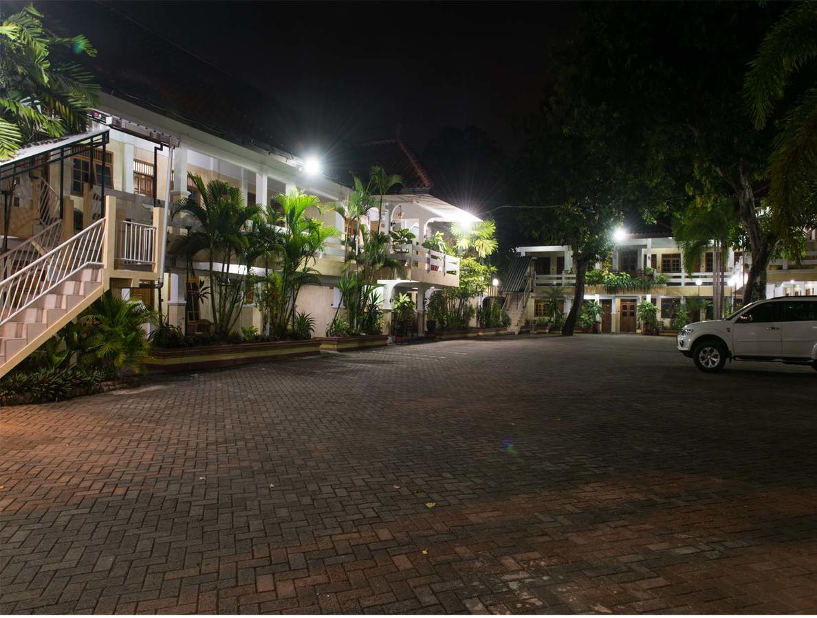 Hotel Wisma Djaja Syariah Bojonegoro Екстер'єр фото