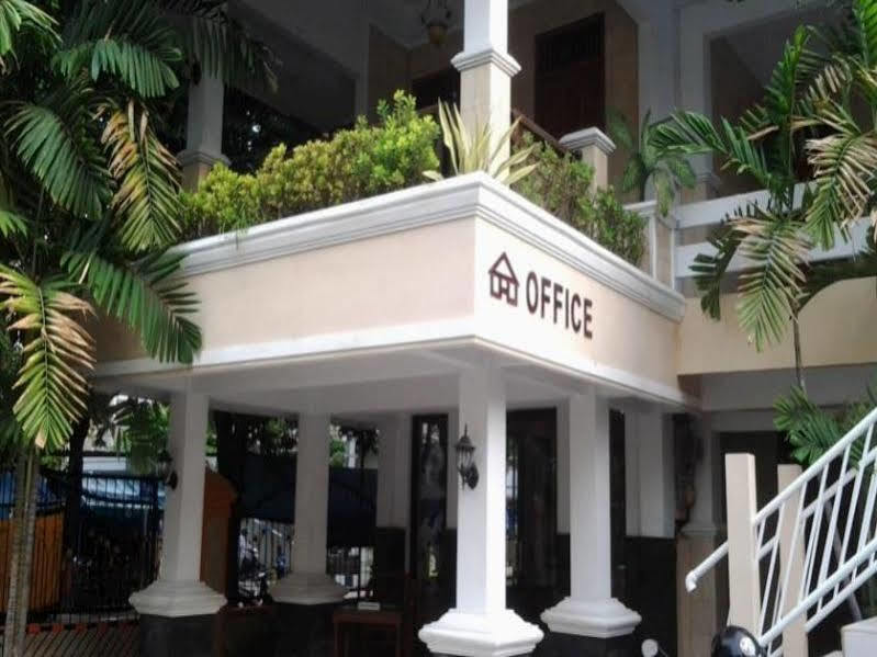 Hotel Wisma Djaja Syariah Bojonegoro Екстер'єр фото