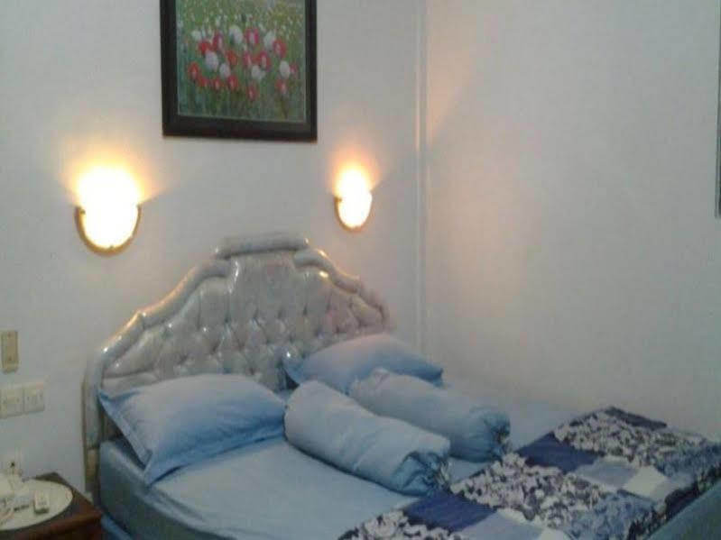 Hotel Wisma Djaja Syariah Bojonegoro Екстер'єр фото